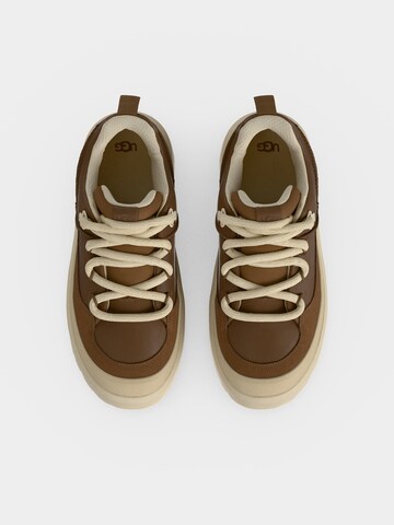 Baskets basses 'Heritage Utility' UGG en marron