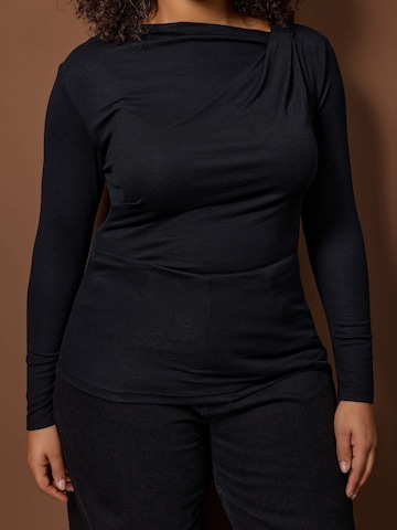 Trendyol Curve - Camiseta en negro