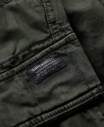 Superdry Regular Cargobroek 'Core' in Groen