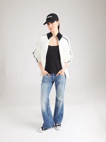 Tricou 'Karmia' de la Noella pe negru