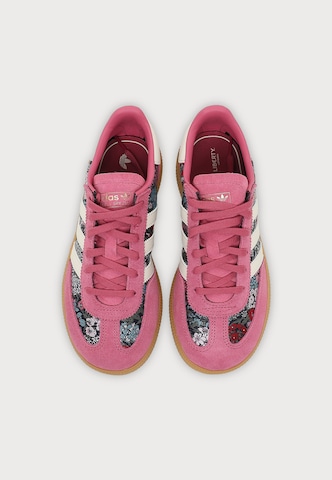 ADIDAS ORIGINALS Tenisky 'Adidas x Liberty Handball Spezial' - Červená