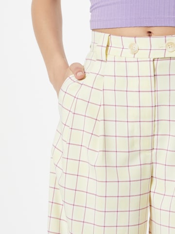 Stella Nova Loose fit Pleat-front trousers 'ELINE' in Yellow