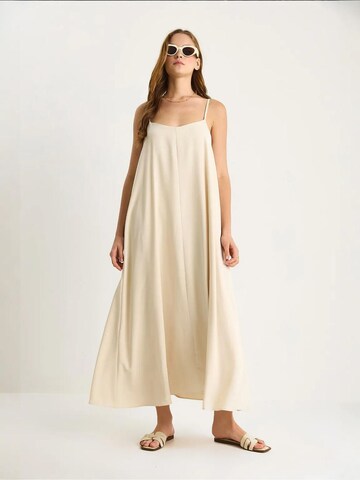 Bianco Lucci Jurk in Beige: voorkant