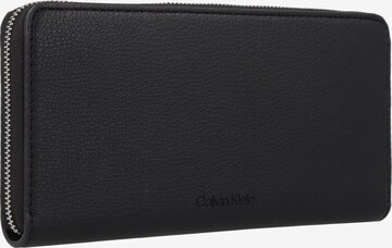 Calvin Klein Portemonnaie 'Daily' in Schwarz