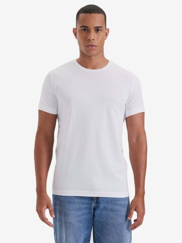 WESTMARK LONDON Bluser & t-shirts 'Daniel' i hvid: forside