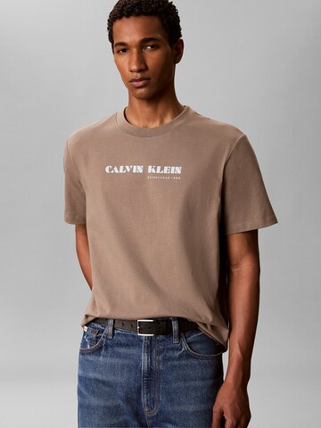 T-Shirt Calvin Klein Jeans en marron