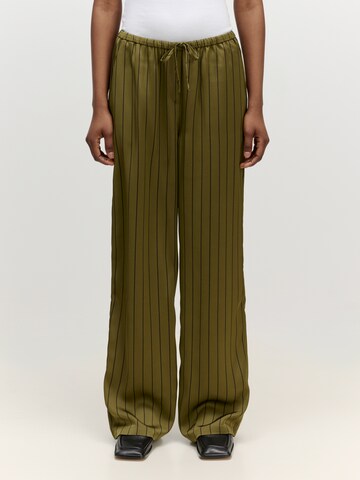 EDITED Loose fit Pants 'Bjelle' in Green: front