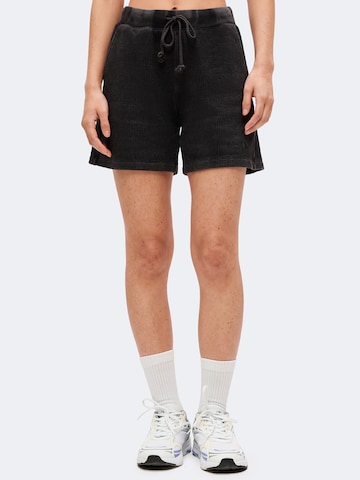 Regular Pantalon Champion en noir : devant
