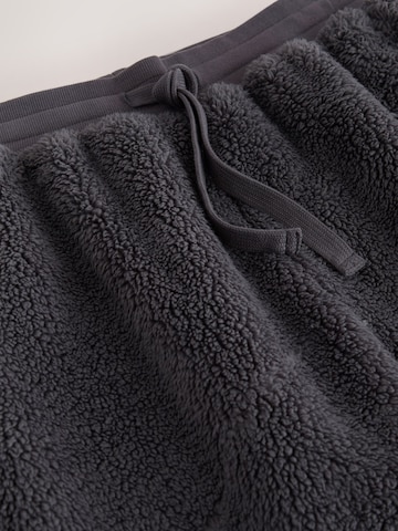 Next Tapered Hose in Grau