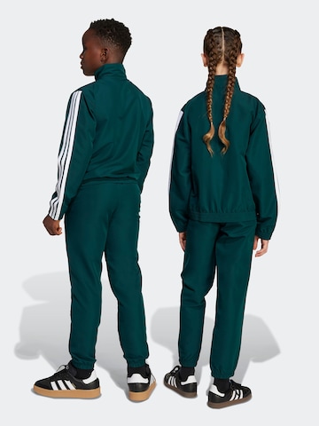 ADIDAS SPORTSWEAR Treenipuku värissä vihreä
