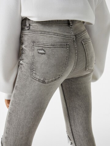 Bershka Skinny Jeans in Grau