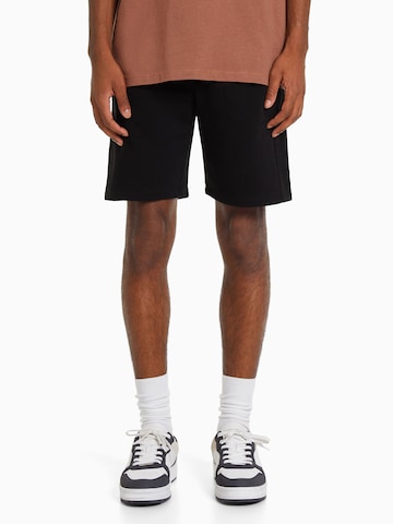 Bershka Regular Shorts in Schwarz: predná strana