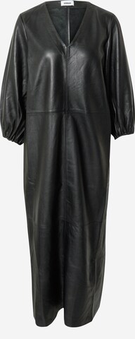 minimum Šaty 'TUIA' – černá: přední strana