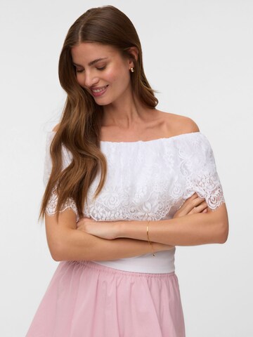 VERO MODA - Blusa en blanco: frente