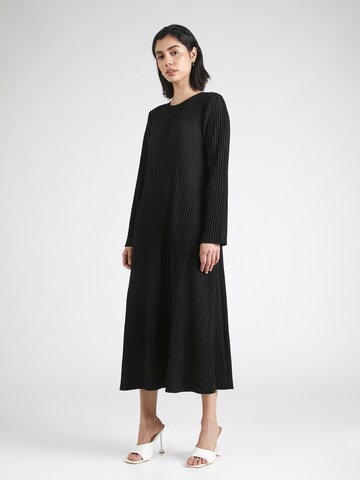 Robe 'TERRAS' minimum en noir : devant