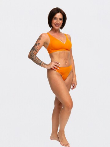 cfab (formerly creamy fabrics) String 'Tanga mit Spitze'‌ in Orange