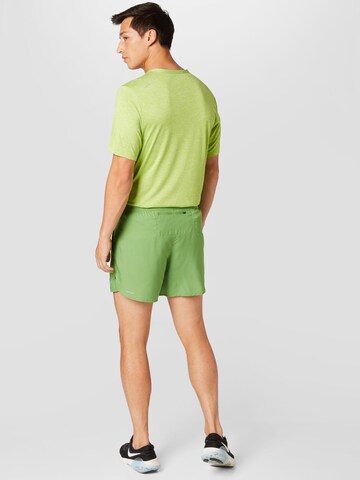 NIKE - regular Pantalón deportivo 'STRIDE' en verde