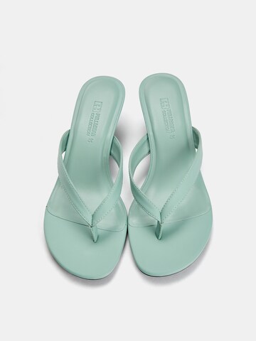 Pull&Bear Teenslipper in Groen