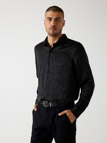 GUESS Regular Fit Hemd in Schwarz: Vorderseite