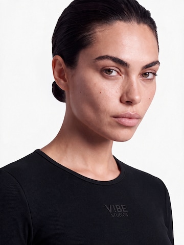 V!BE STUD!OS Футболка в Черный