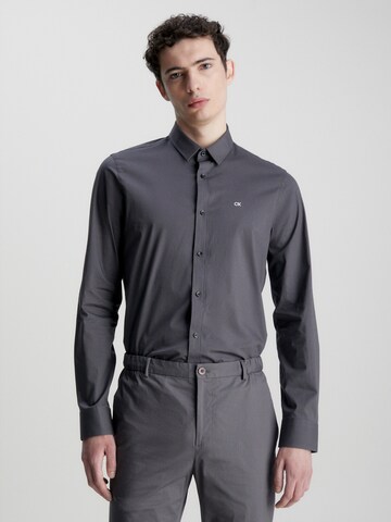 Calvin Klein Slim Fit Риза в сиво: отпред