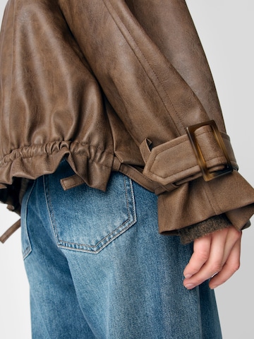 Veste mi-saison 'OBJLAMA' OBJECT en marron