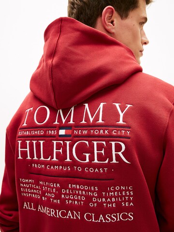 Sweat-shirt 'Heritage' TOMMY HILFIGER en rouge
