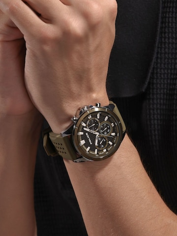 Montre à affichage analogique POLICE en vert : devant