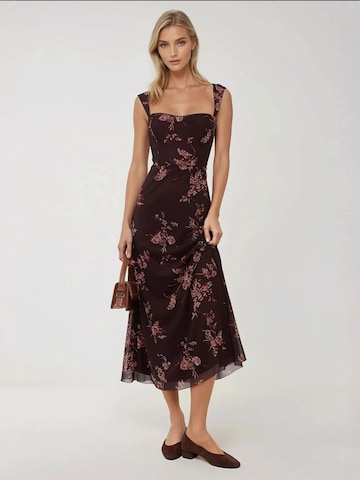 Hiccup Dress in Brown: front