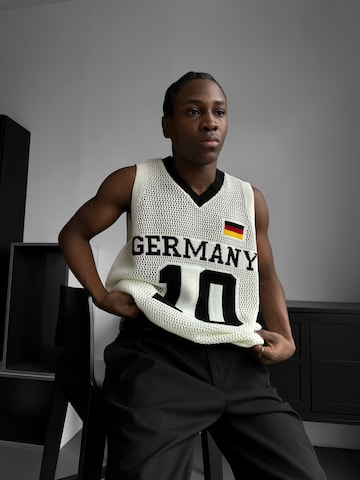 Kleidermafia T-shirt 'Oversize Germany Knit Tanktop - White' i vit: framsida