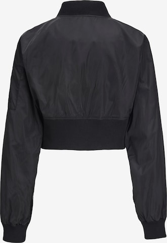 JJXXPrijelazna jakna 'Ample' - crna boja