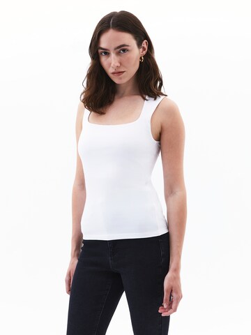 OXXO Top in Wit: voorkant