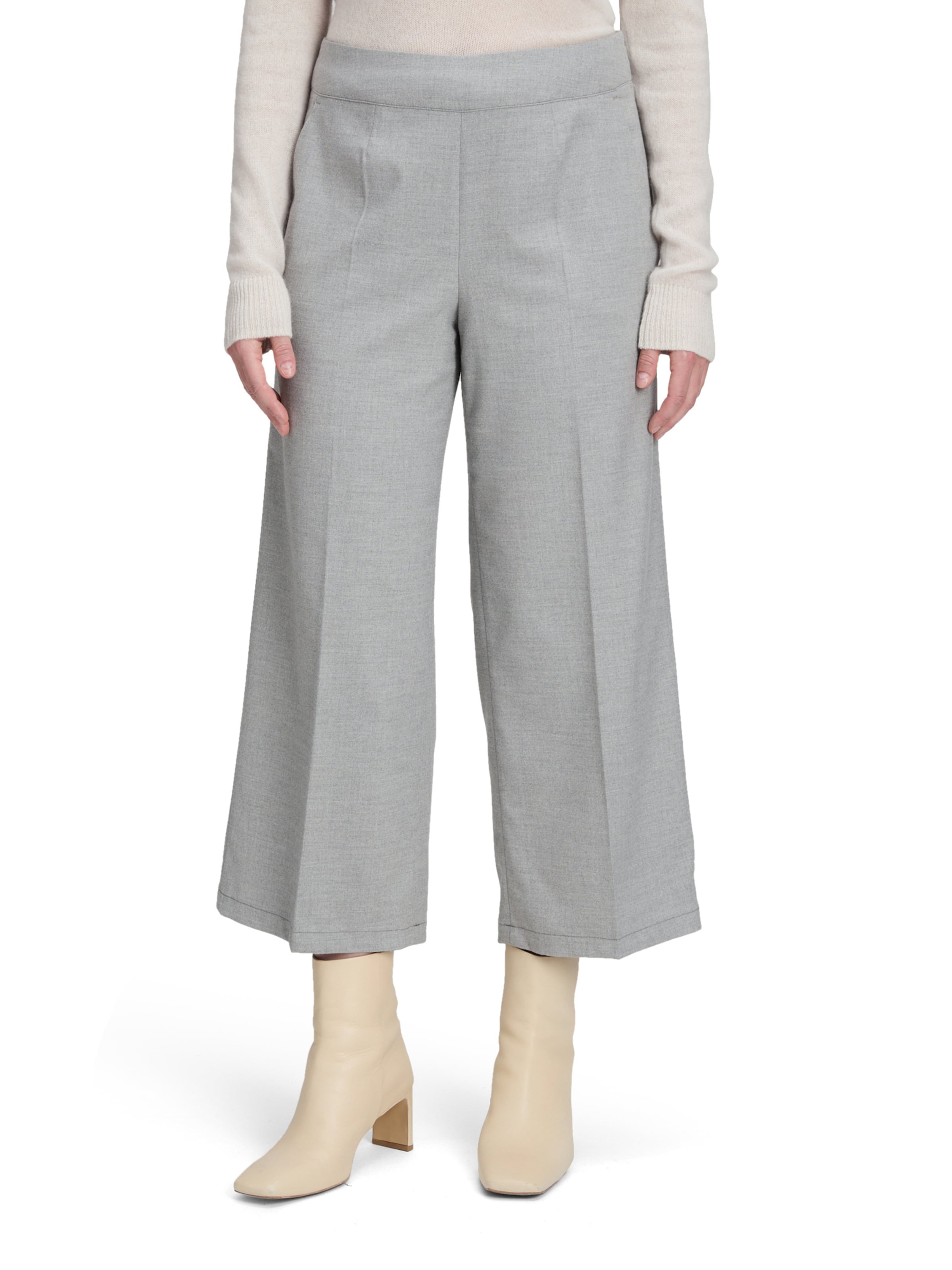 Betty Barclay Loose fit Pleated Pants in Grey: front