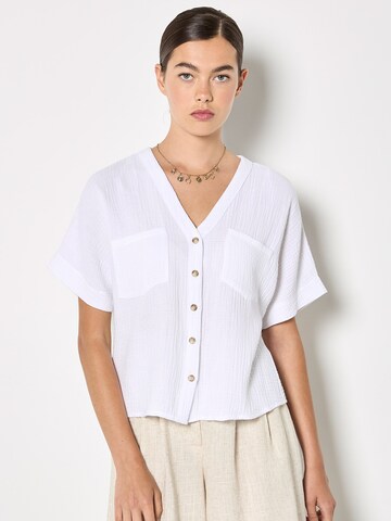 Apricot Blouse in White: front
