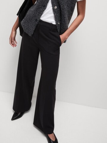 Wide leg Pantaloni con piega frontale di Marks & Spencer in nero