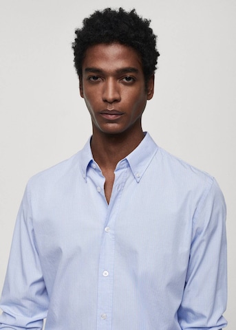 Coupe regular Chemise 'arezzo' MANGO MAN en bleu