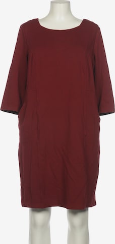 Emilia Lay Dress in 4XL in Red: front