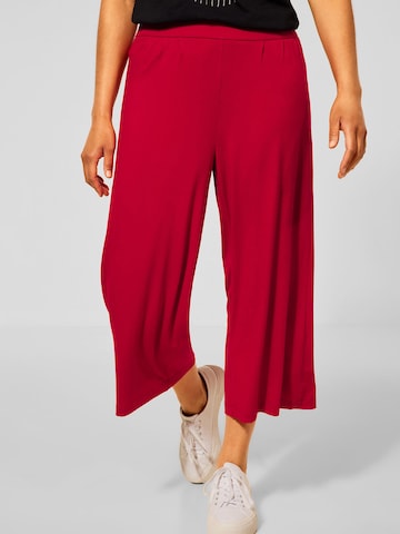 STREET ONE - Pantalón plisado en rojo: frente