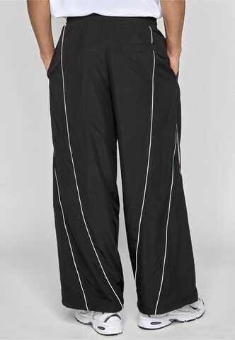Urban Classics Baggy Trousers in Black