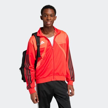 ADIDAS SPORTSWEARJakna za vježbanje 'House of Tiro' - crvena boja
