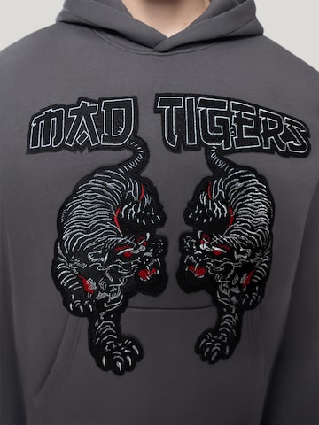 MAD TIGERS - Sudadera 'Black Tigers' en gris