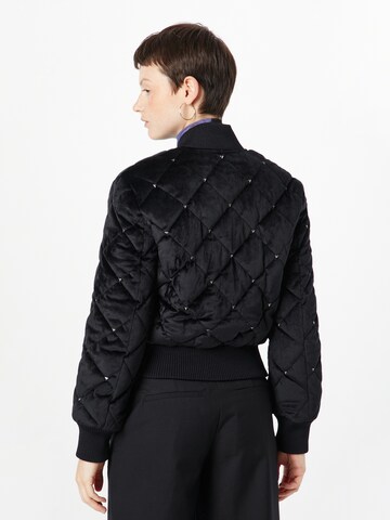 GUESS Prehodna jakna 'EVA' | črna barva
