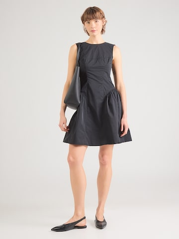 & Other Stories Φόρεμα σε μαύρο: μπροστά