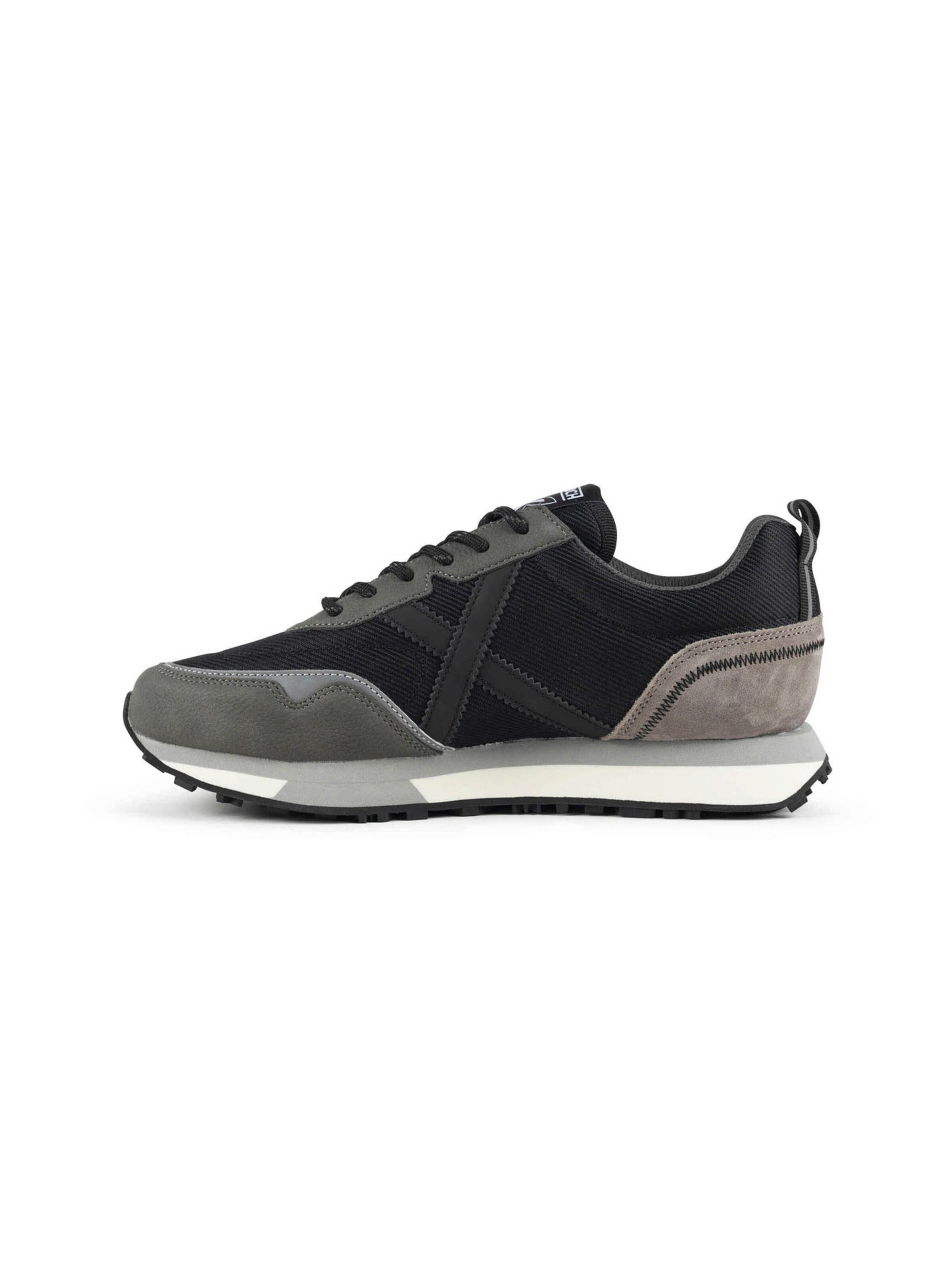 Sneaker bassa 'NEXT' di MUNICH in nero: frontale