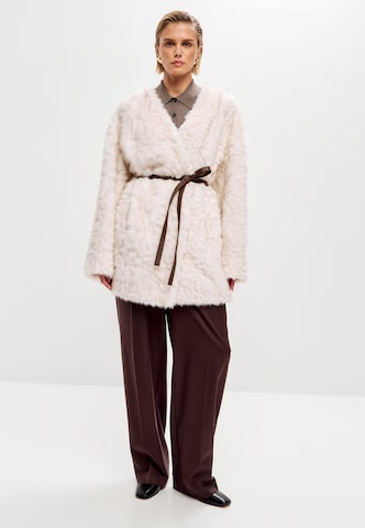 CESARE GASPARI Tussenmantel in Beige