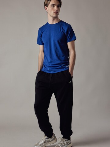 regular Pantaloni 'Joggers Felpati' di OWN Off With Nature in nero: frontale