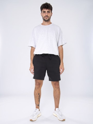 Baggy Pantalon 'Mens Comfycush Fleece Black Shorts' VANS en noir
