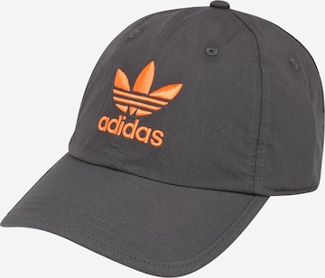 Șapcă 'Adicolor Archive' de la ADIDAS ORIGINALS pe gri: față