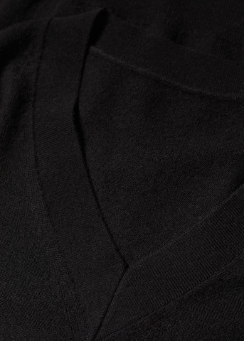 MANGO Sweatshirt in Schwarz