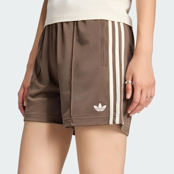ADIDAS ORIGINALS Loosefit Broek 'Firebird Classic' in Bruin
